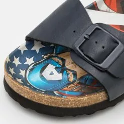 Friboo MARVEL CAPTAIN AMERICA STRAPPY SANDALS UNISEX - Riemensandalette - Dark Blue 13 Friboo MARVEL CAPTAIN AMERICA STRAPPY SANDALS UNISEX - Riemensandalette - Dark Blue -Deutschland Friboo Verkaufs-Shop 55bcd8890f234005b2517a0323997d72