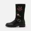Friboo Cowboy-/Bikerboot - Black, Kinder 2 Friboo Cowboy-/Bikerboot - Black, Kinder -Deutschland Friboo Verkaufs-Shop 9044d7d69ad944a1bb686c3e71c4ea45